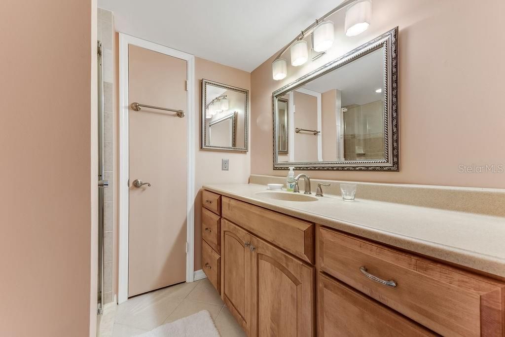 На продажу: $355,000 (2 спален, 2 ванн, 1328 Квадратных фут)