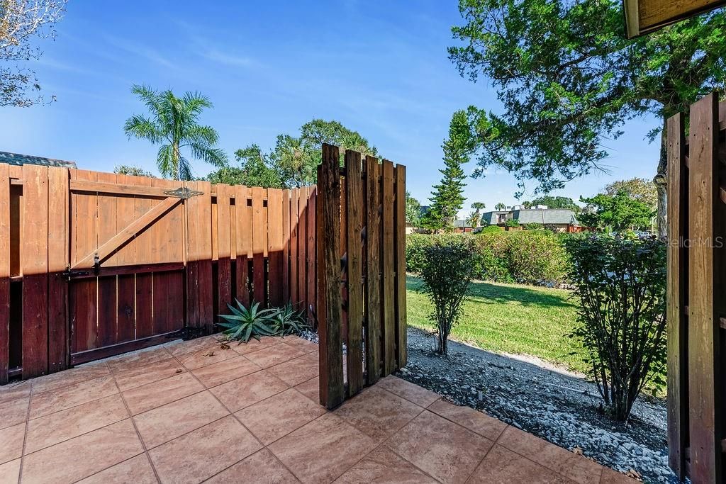 На продажу: $355,000 (2 спален, 2 ванн, 1328 Квадратных фут)