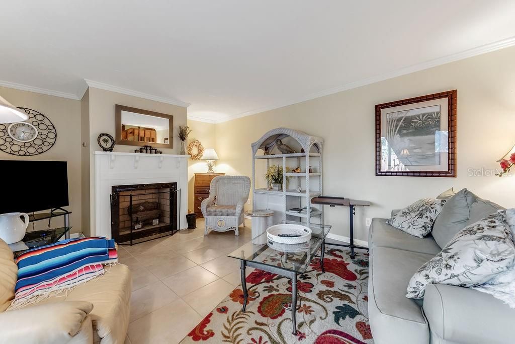 На продажу: $355,000 (2 спален, 2 ванн, 1328 Квадратных фут)