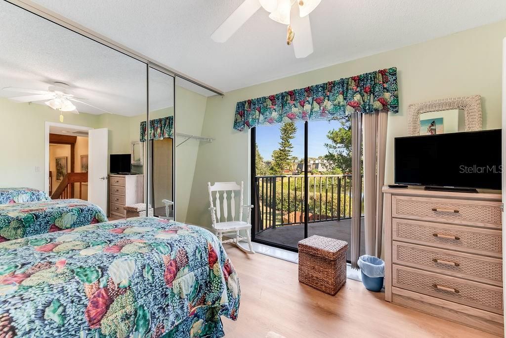 На продажу: $355,000 (2 спален, 2 ванн, 1328 Квадратных фут)