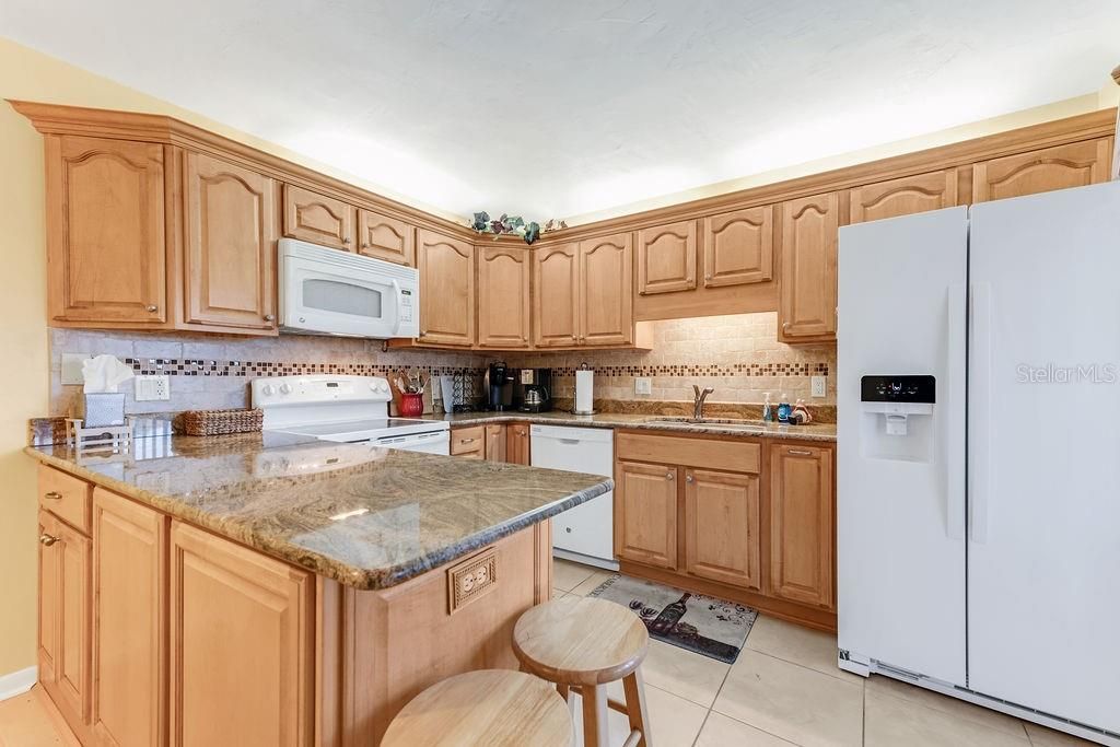 На продажу: $355,000 (2 спален, 2 ванн, 1328 Квадратных фут)