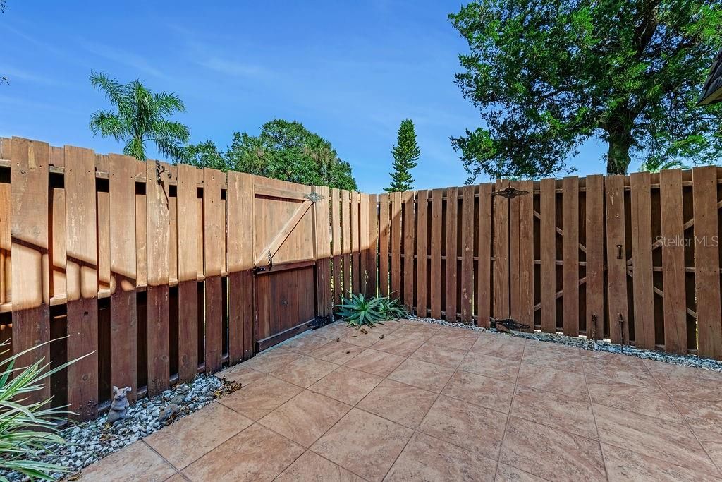 На продажу: $355,000 (2 спален, 2 ванн, 1328 Квадратных фут)