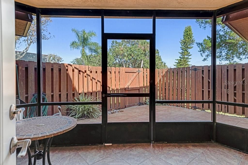 На продажу: $355,000 (2 спален, 2 ванн, 1328 Квадратных фут)