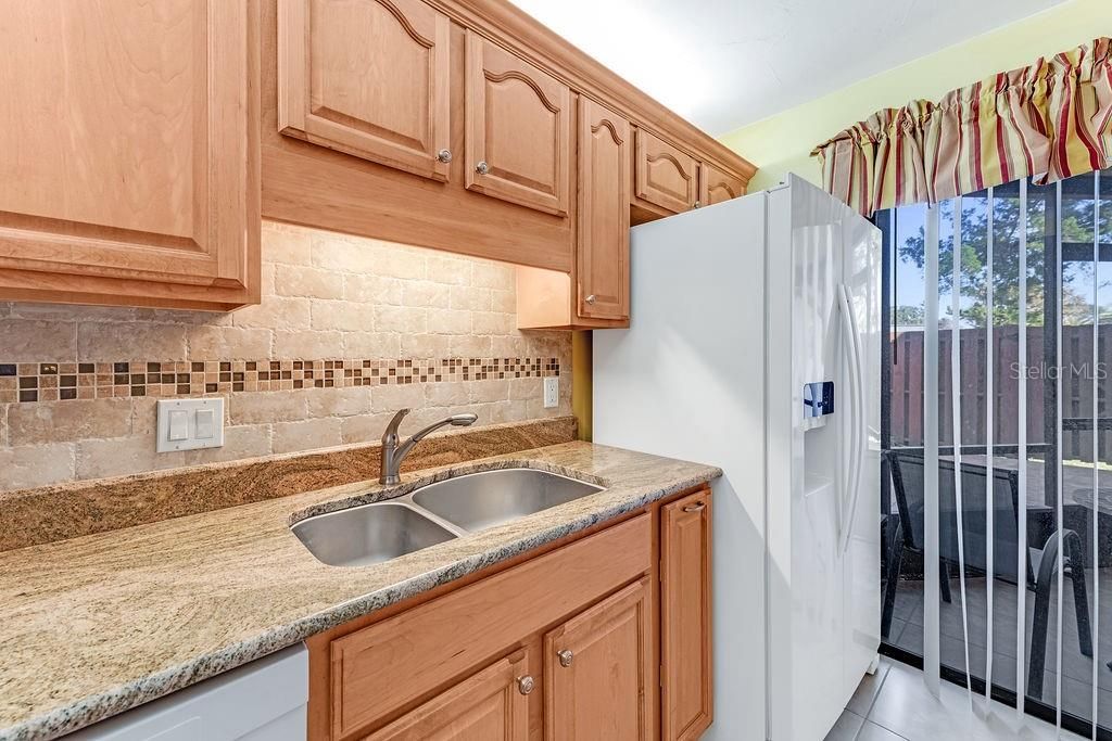 На продажу: $355,000 (2 спален, 2 ванн, 1328 Квадратных фут)