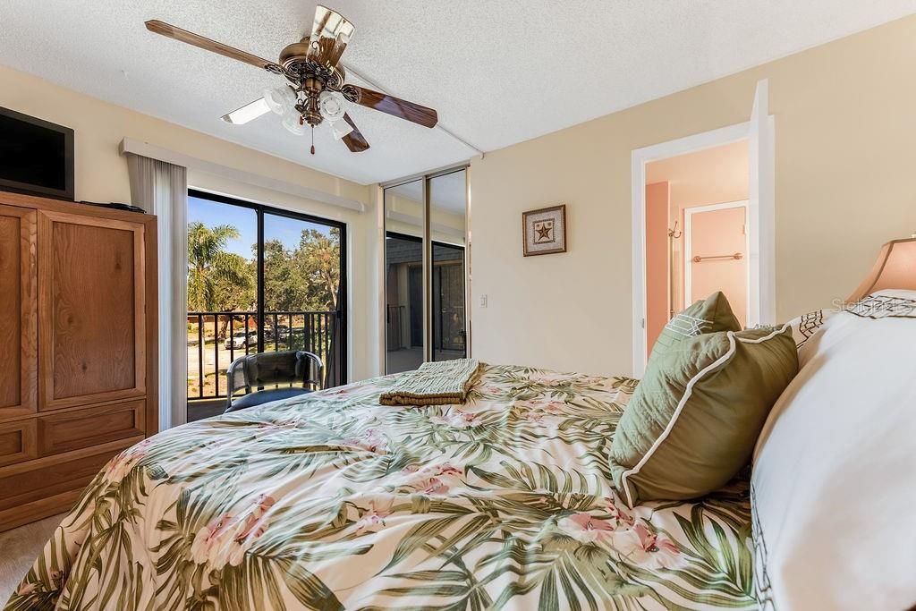 На продажу: $355,000 (2 спален, 2 ванн, 1328 Квадратных фут)