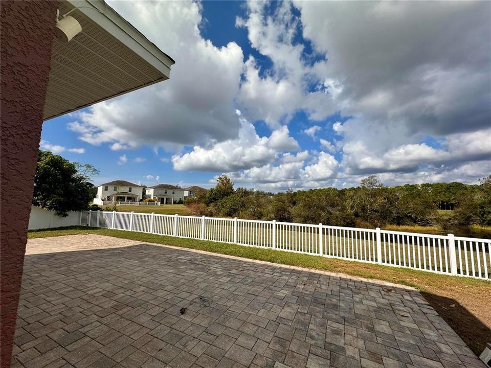 合同活跃: $2,500 (3 贝兹, 2 浴室, 2018 平方英尺)