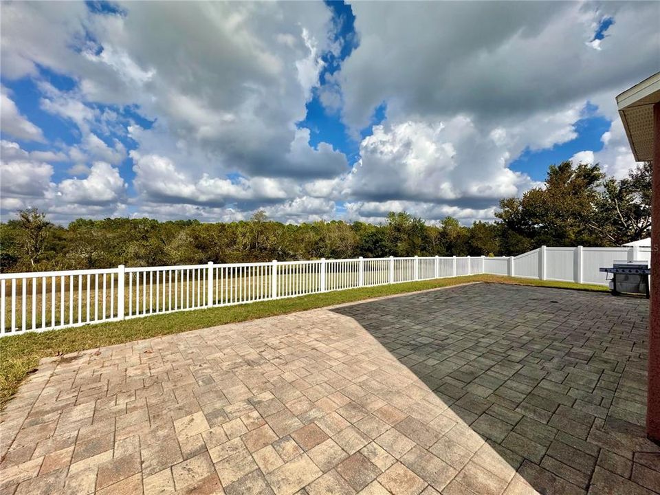 合同活跃: $2,500 (3 贝兹, 2 浴室, 2018 平方英尺)