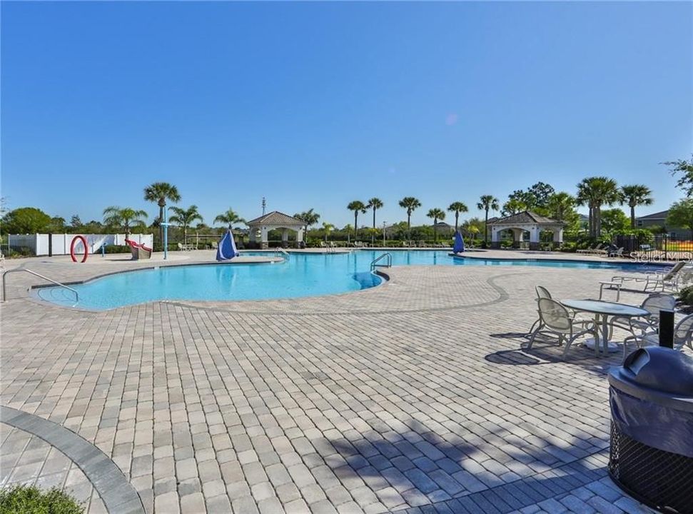 合同活跃: $2,500 (3 贝兹, 2 浴室, 2018 平方英尺)