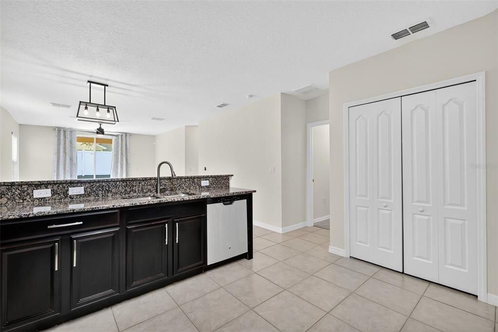 For Sale: $325,000 (4 beds, 2 baths, 1976 Square Feet)