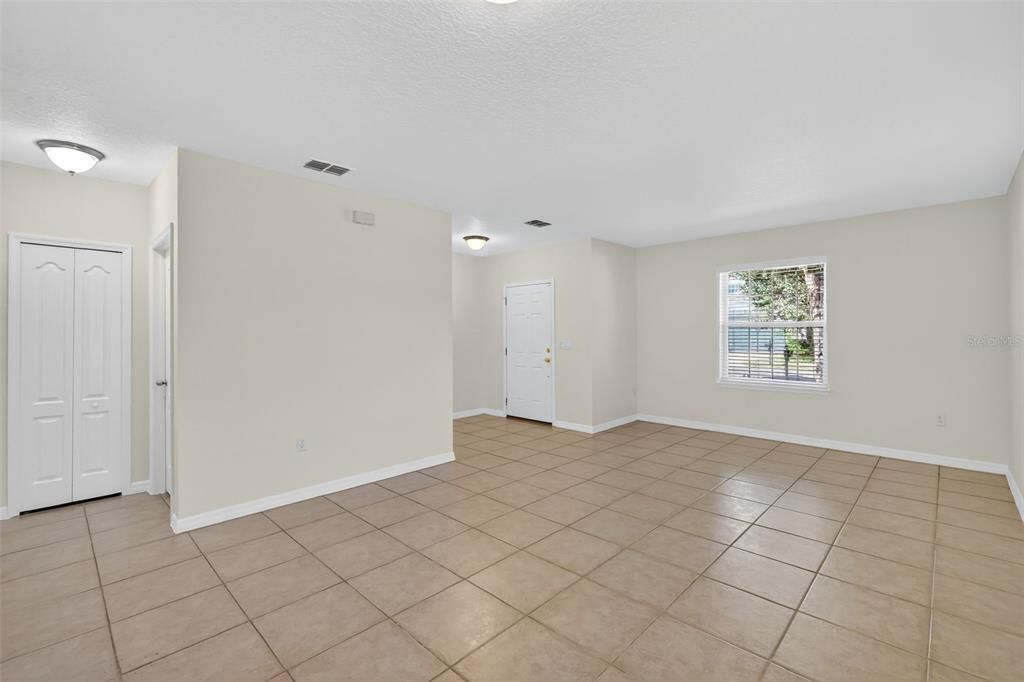 For Sale: $325,000 (4 beds, 2 baths, 1976 Square Feet)