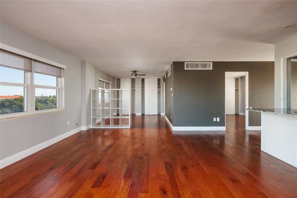 待售: $399,000 (2 贝兹, 2 浴室, 885 平方英尺)