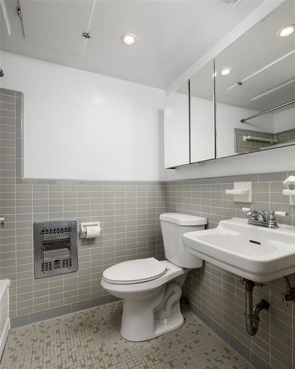 待售: $399,000 (2 贝兹, 2 浴室, 885 平方英尺)