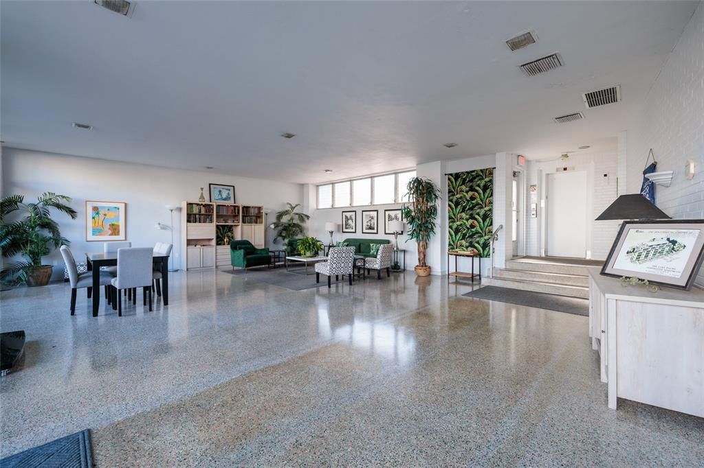 待售: $399,000 (2 贝兹, 2 浴室, 885 平方英尺)