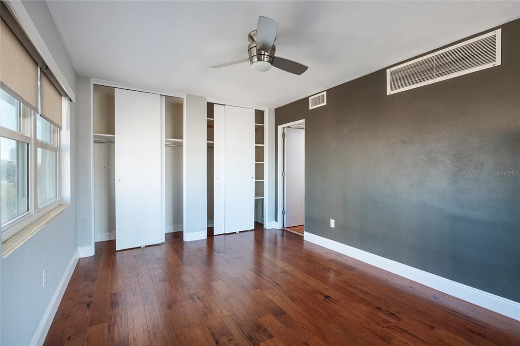 待售: $399,000 (2 贝兹, 2 浴室, 885 平方英尺)