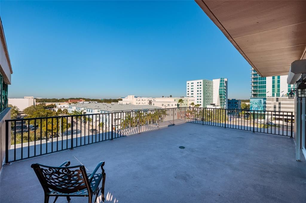 待售: $399,000 (2 贝兹, 2 浴室, 885 平方英尺)