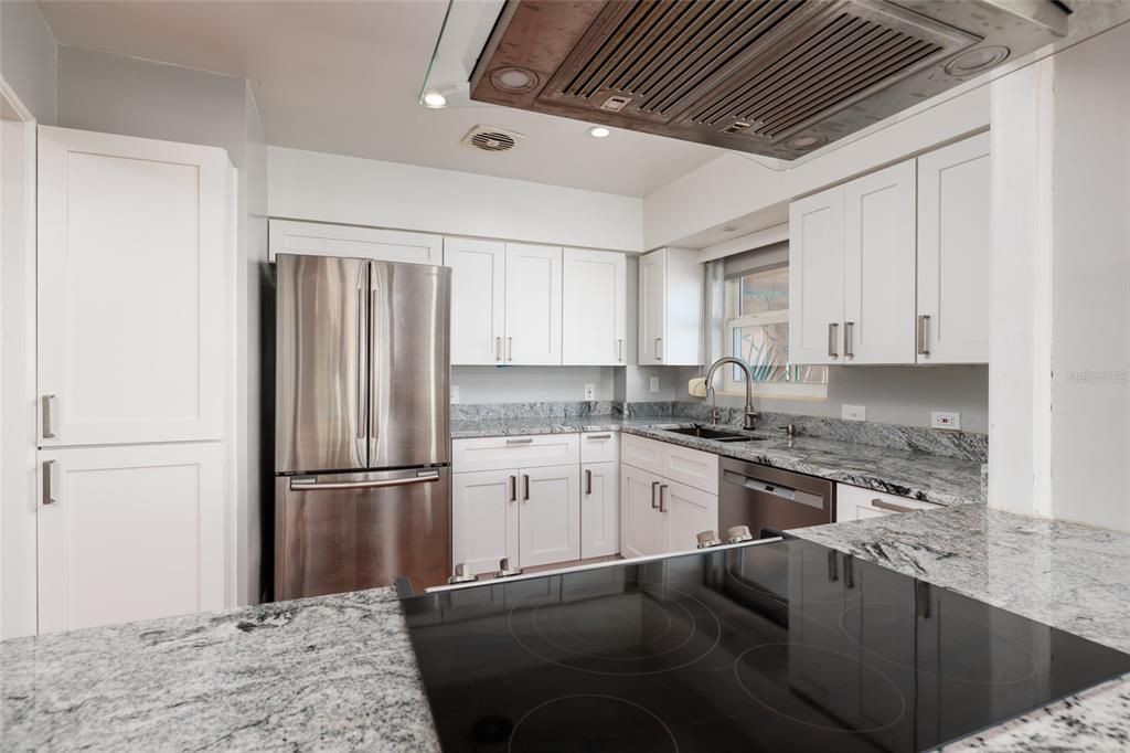 待售: $399,000 (2 贝兹, 2 浴室, 885 平方英尺)