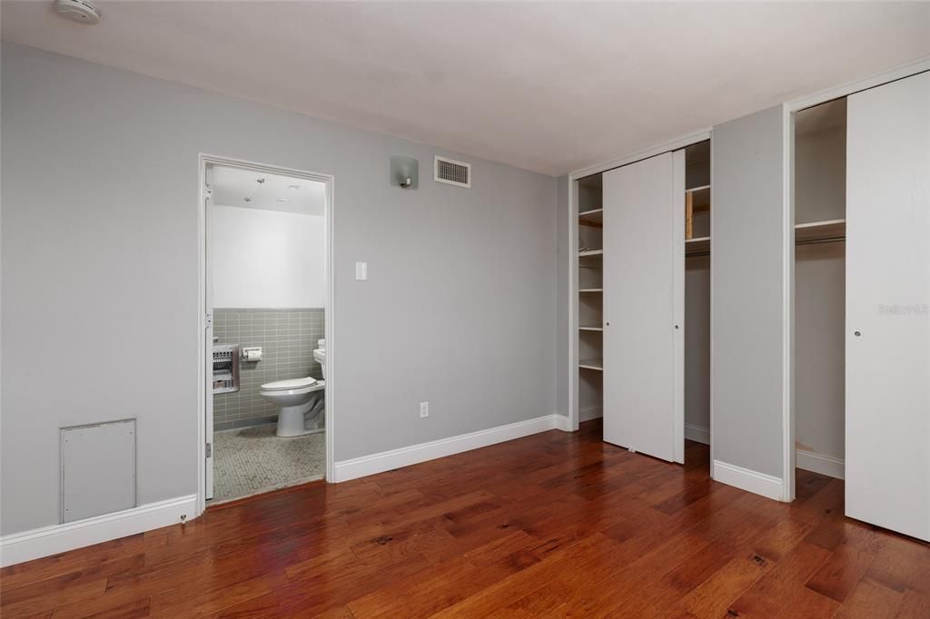 待售: $399,000 (2 贝兹, 2 浴室, 885 平方英尺)