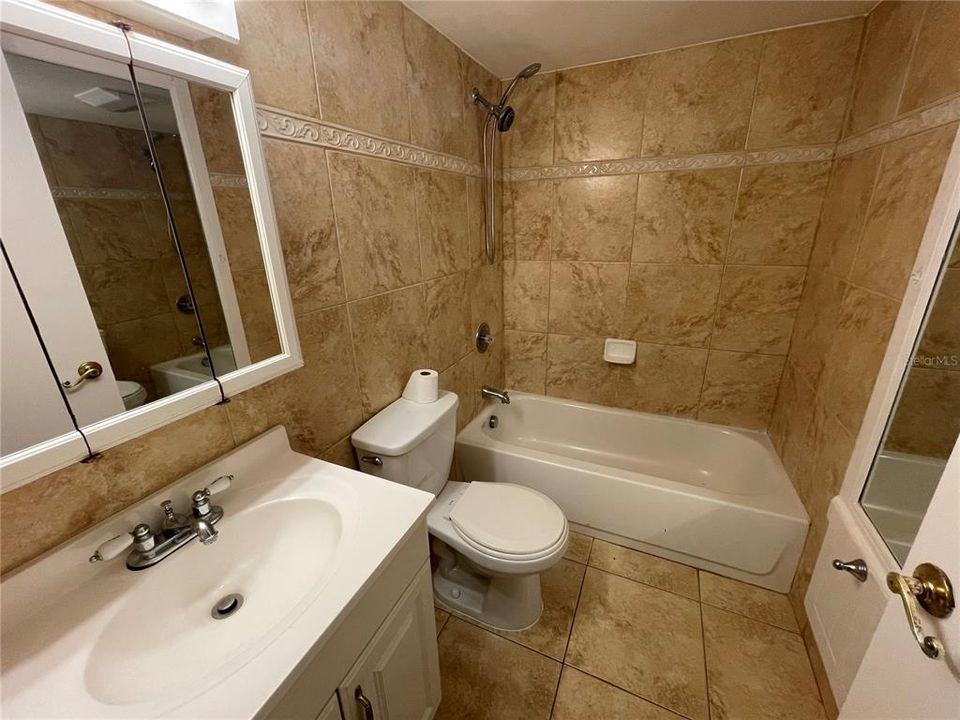 出租: $1,950 (3 贝兹, 2 浴室, 1146 平方英尺)