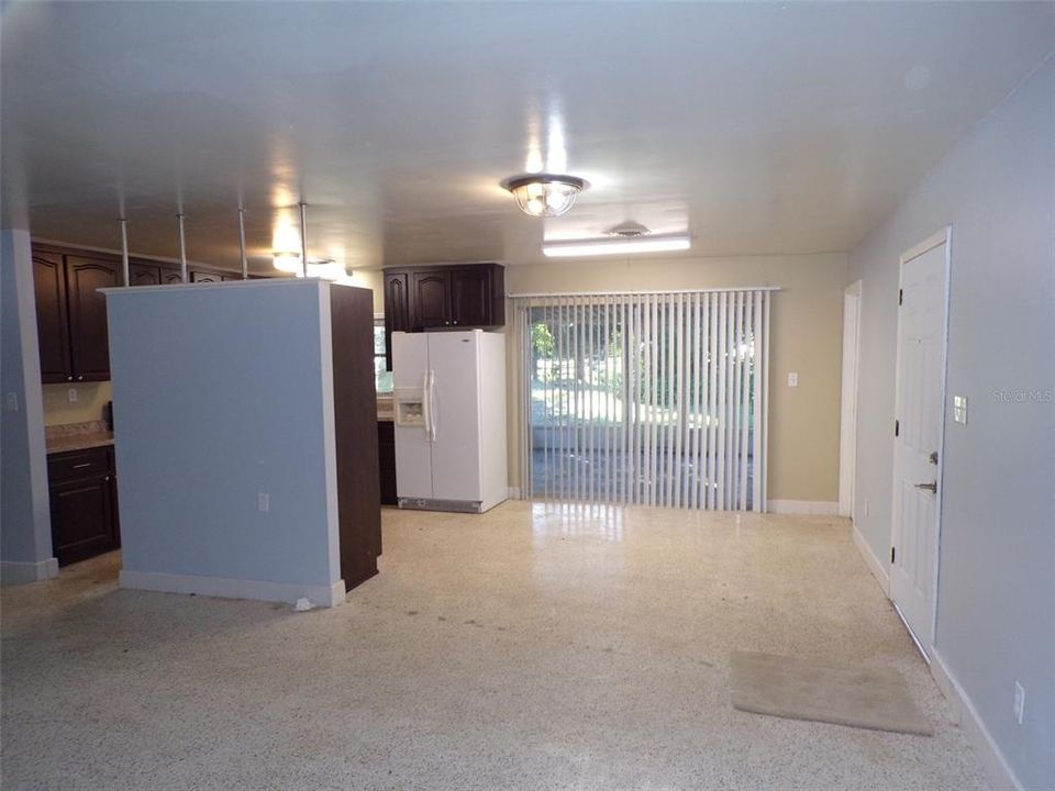 出租: $1,500 (3 贝兹, 2 浴室, 2320 平方英尺)