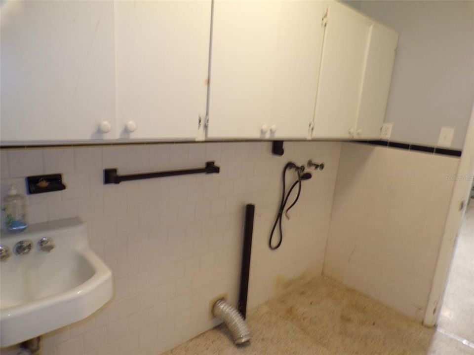 出租: $1,500 (3 贝兹, 2 浴室, 2320 平方英尺)