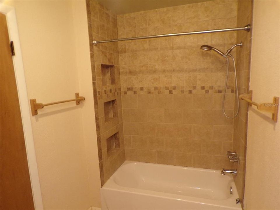 出租: $1,500 (3 贝兹, 2 浴室, 2320 平方英尺)