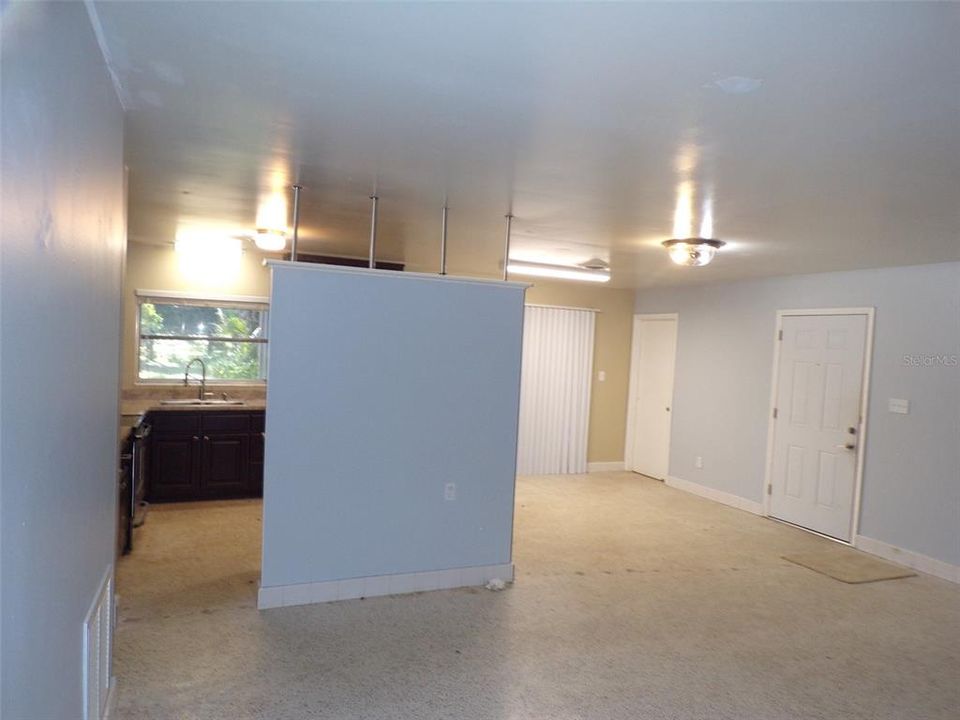 出租: $1,500 (3 贝兹, 2 浴室, 2320 平方英尺)