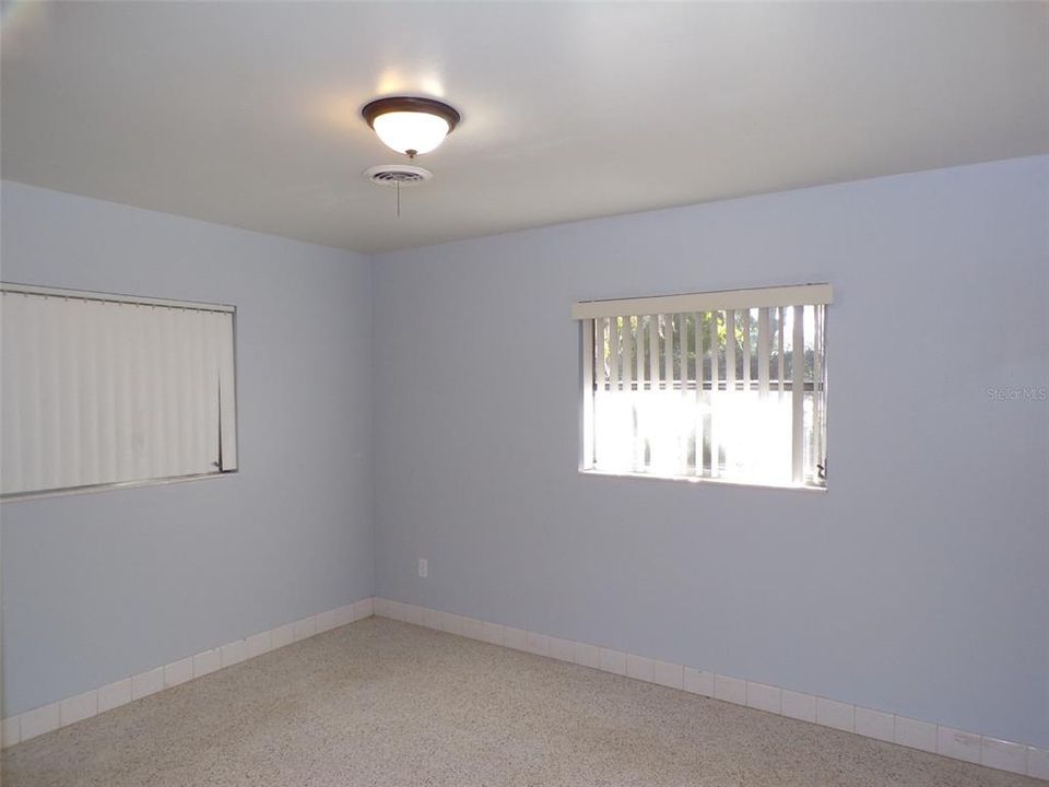 出租: $1,500 (3 贝兹, 2 浴室, 2320 平方英尺)