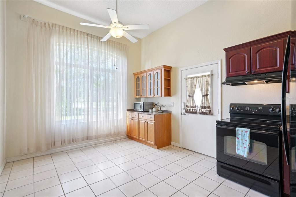 待售: $869,000 (5 贝兹, 3 浴室, 3834 平方英尺)