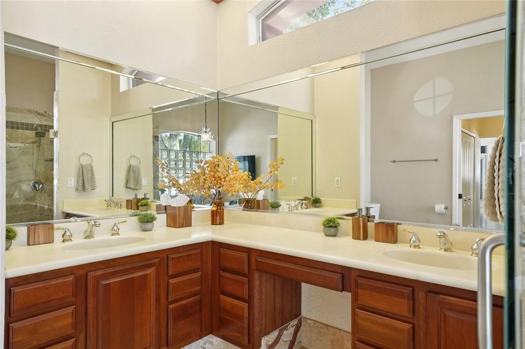 待售: $869,000 (5 贝兹, 3 浴室, 3834 平方英尺)