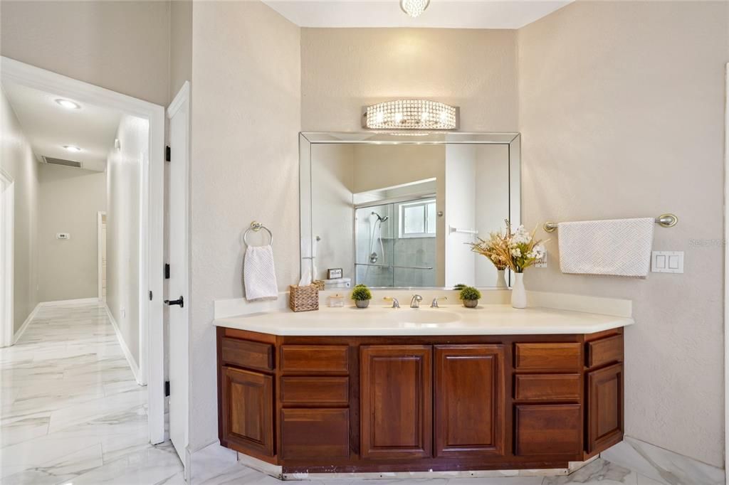 待售: $869,000 (5 贝兹, 3 浴室, 3834 平方英尺)