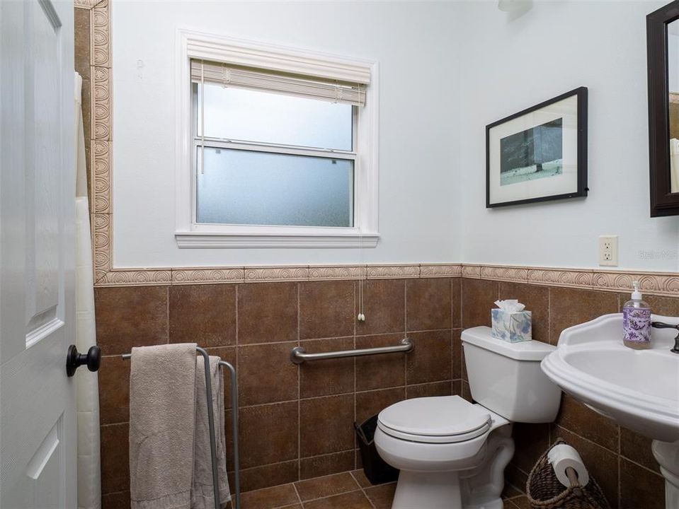 En Venta: $4,395,000 (4 camas, 3 baños, 2338 Pies cuadrados)