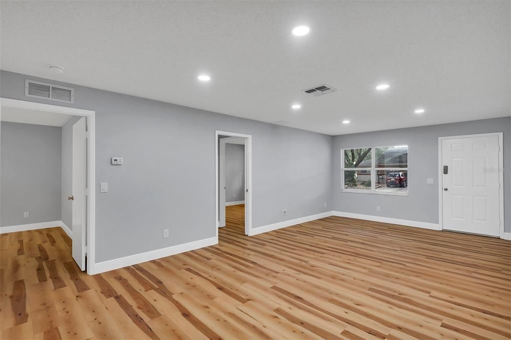 待售: $168,900 (2 贝兹, 2 浴室, 1412 平方英尺)