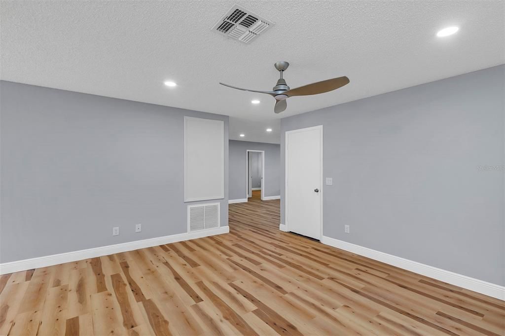 待售: $168,900 (2 贝兹, 2 浴室, 1412 平方英尺)