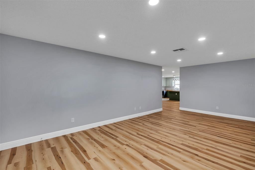 待售: $168,900 (2 贝兹, 2 浴室, 1412 平方英尺)