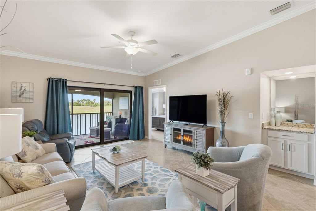 На продажу: $419,000 (2 спален, 2 ванн, 1329 Квадратных фут)