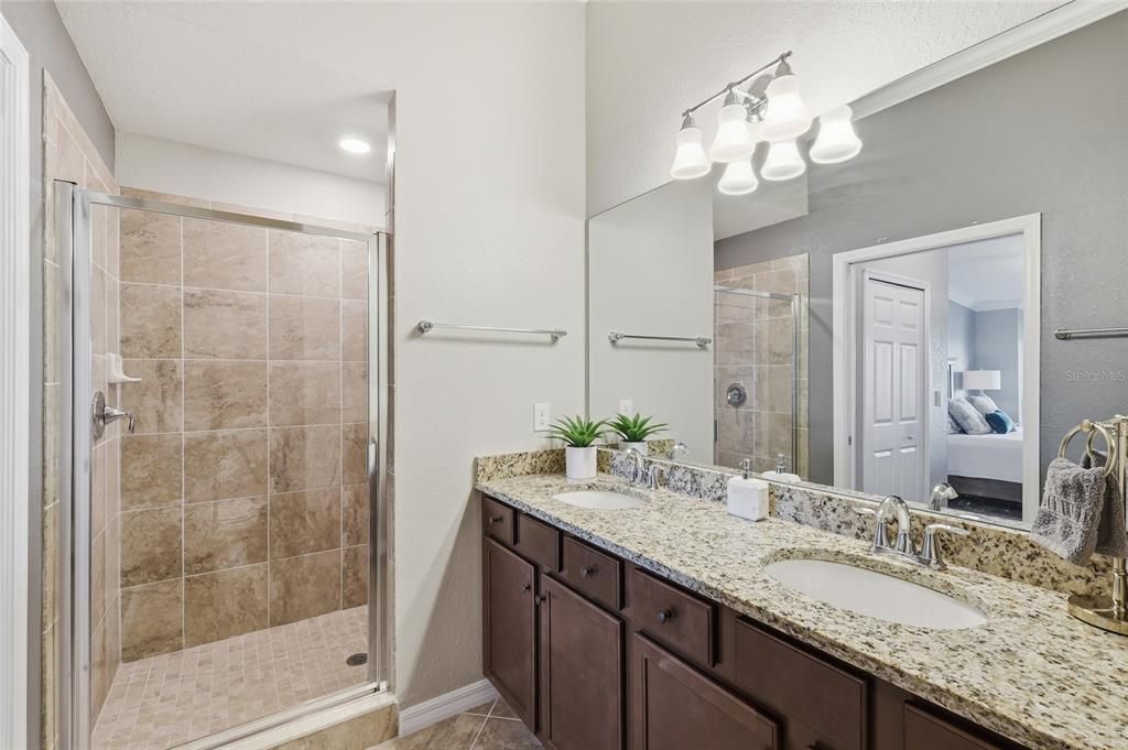 На продажу: $419,000 (2 спален, 2 ванн, 1329 Квадратных фут)