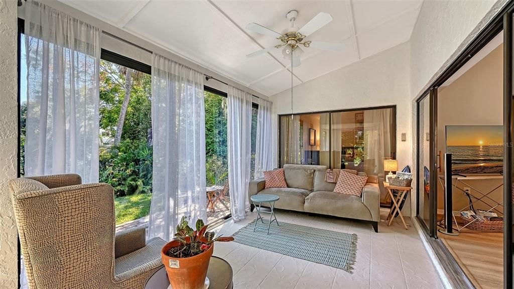 待售: $397,500 (2 贝兹, 2 浴室, 2033 平方英尺)