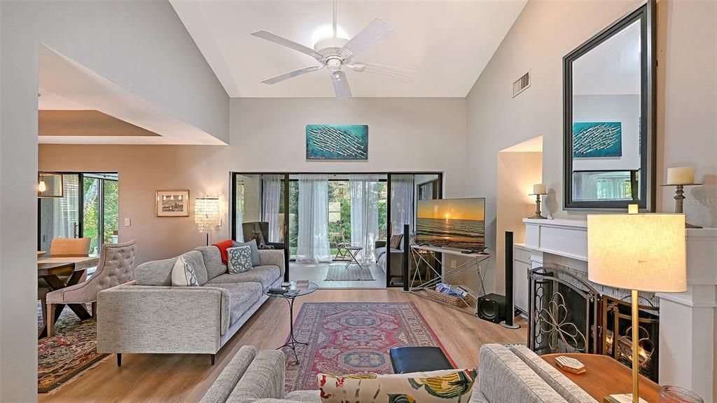 待售: $397,500 (2 贝兹, 2 浴室, 2033 平方英尺)