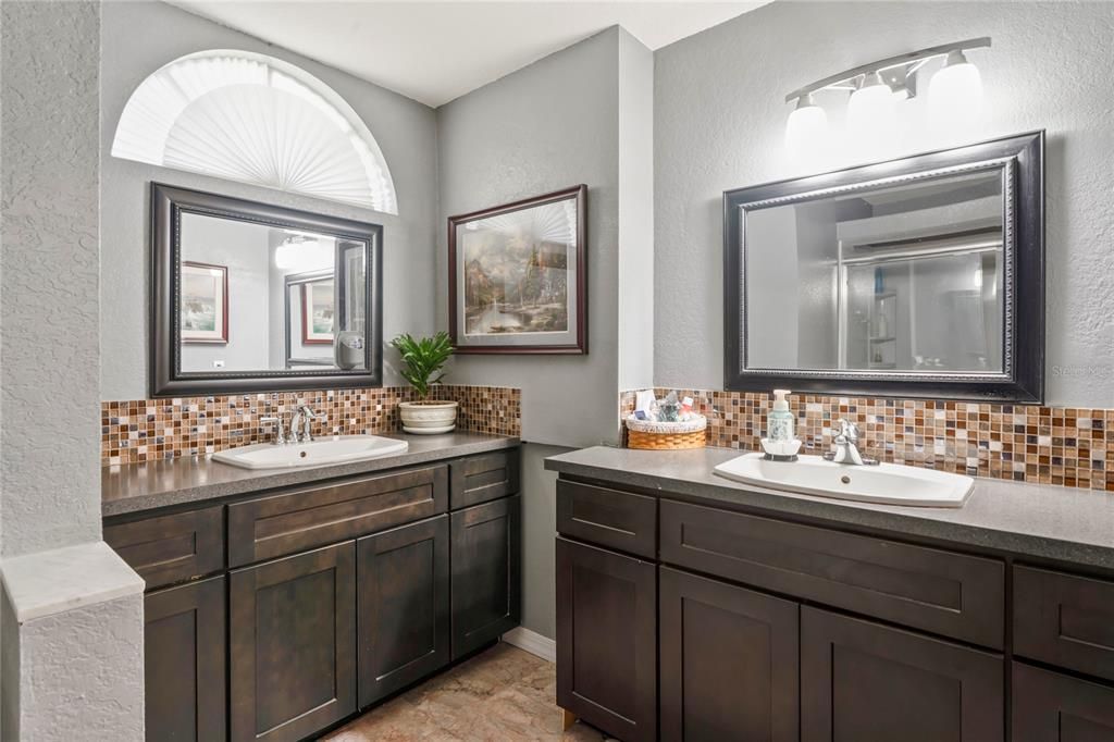 Active With Contract: $309,000 (3 beds, 2 baths, 1261 Square Feet)