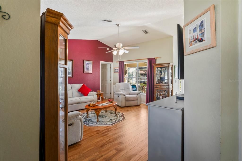 Active With Contract: $309,000 (3 beds, 2 baths, 1261 Square Feet)