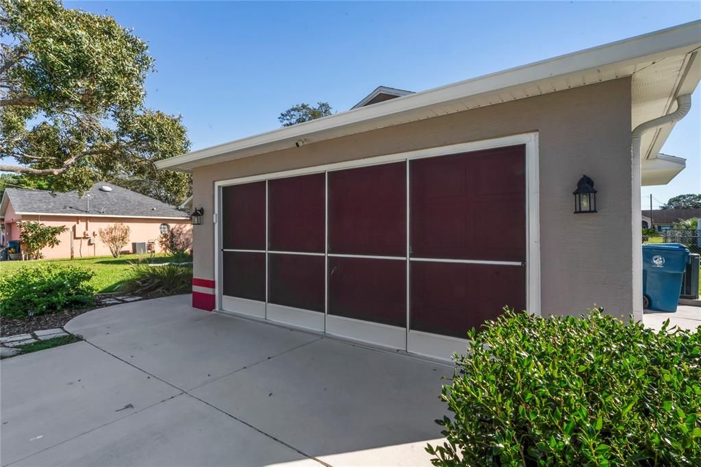 Active With Contract: $309,000 (3 beds, 2 baths, 1261 Square Feet)