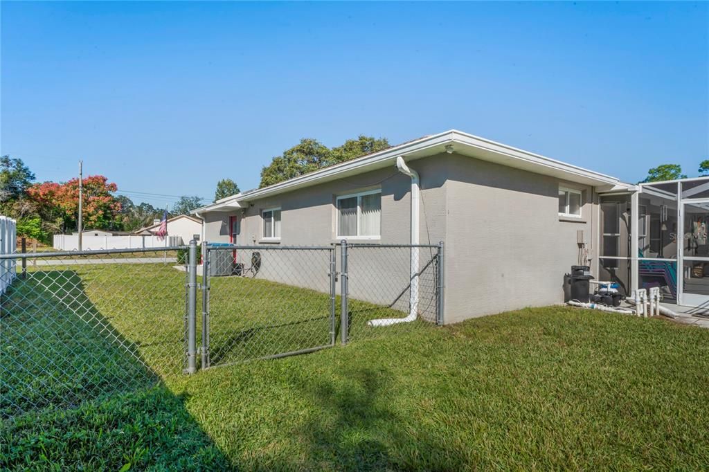 Active With Contract: $309,000 (3 beds, 2 baths, 1261 Square Feet)