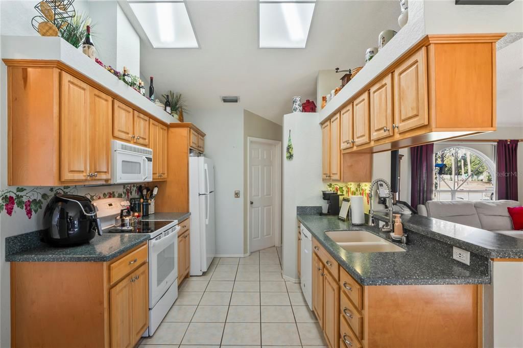Active With Contract: $309,000 (3 beds, 2 baths, 1261 Square Feet)