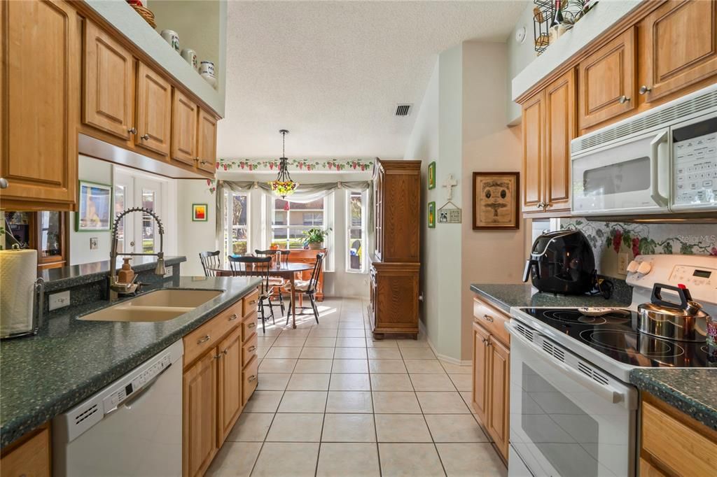 Active With Contract: $309,000 (3 beds, 2 baths, 1261 Square Feet)