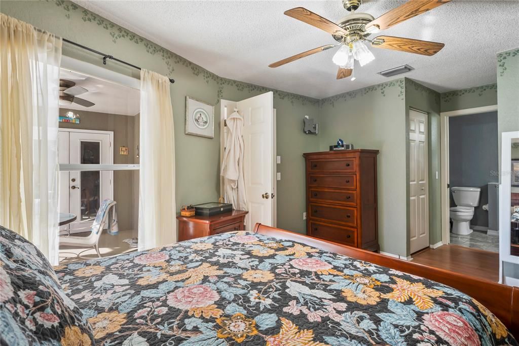 Active With Contract: $309,000 (3 beds, 2 baths, 1261 Square Feet)