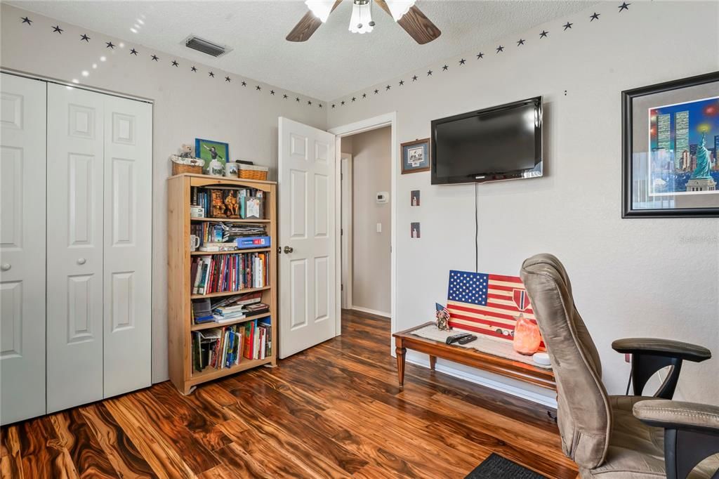 Active With Contract: $309,000 (3 beds, 2 baths, 1261 Square Feet)