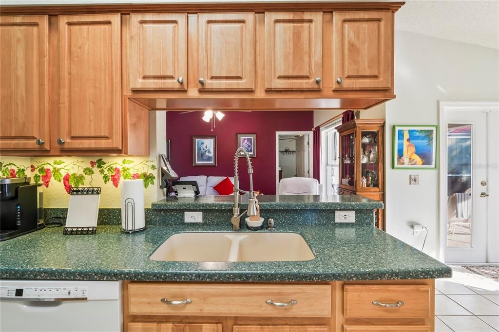 Active With Contract: $309,000 (3 beds, 2 baths, 1261 Square Feet)