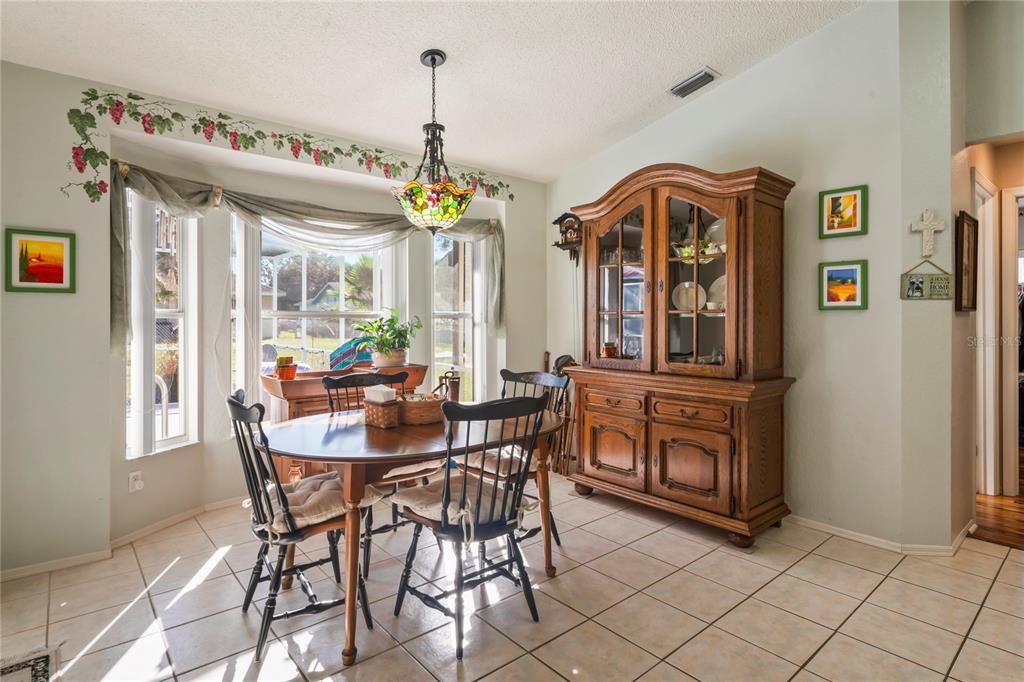 Active With Contract: $309,000 (3 beds, 2 baths, 1261 Square Feet)