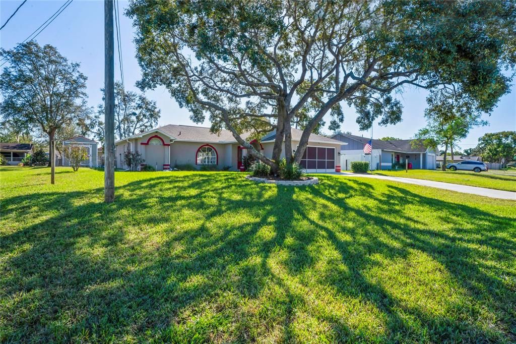 Active With Contract: $309,000 (3 beds, 2 baths, 1261 Square Feet)