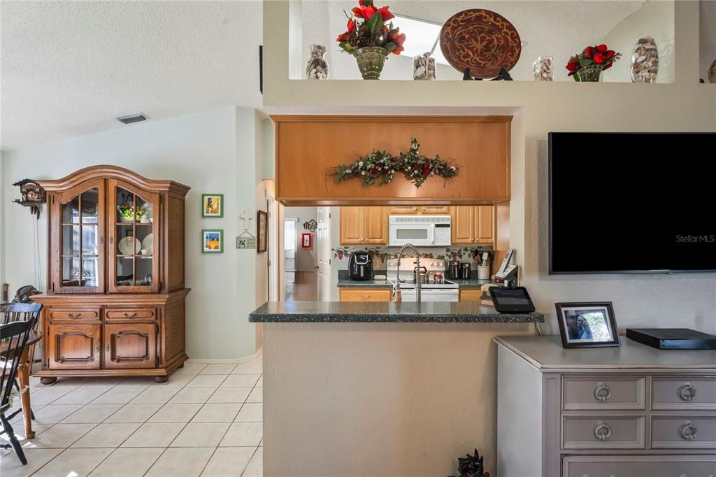 Active With Contract: $309,000 (3 beds, 2 baths, 1261 Square Feet)